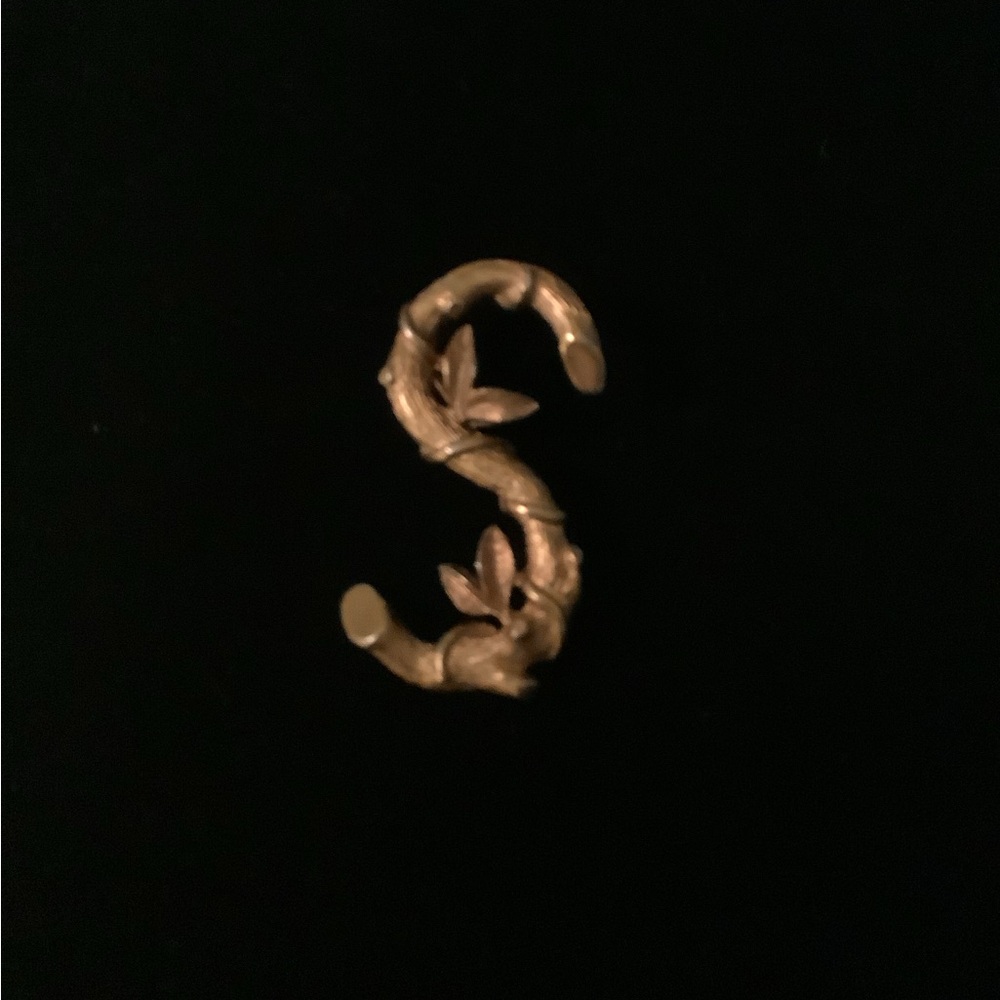 VINTAGE MARKED SARAH COVENTRY INITIAL S BROOCH